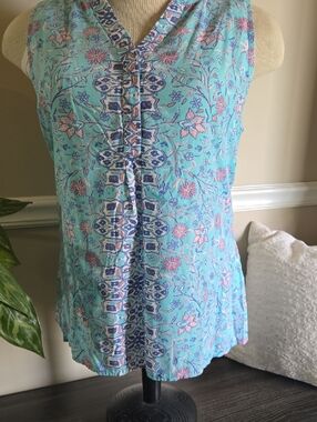 crown & ivy Aqua and Pink Floral V-Neck Sleeveless Blouse